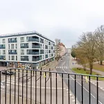 Centre By Bookinghost Apartman