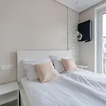 Centre By Bookinghost Apartman *