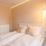 Centre By Bookinghost Apartman *