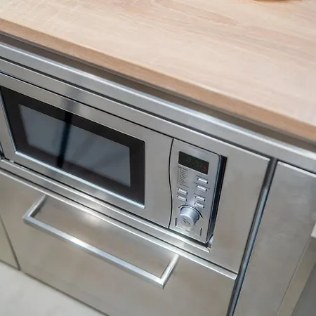 Centre By Bookinghost *