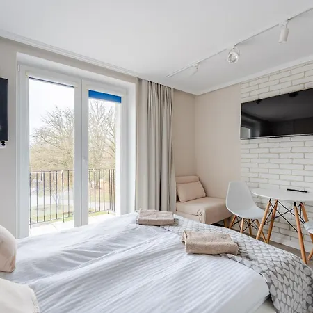 Centre By Bookinghost *