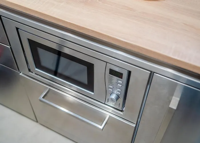 Centre By Bookinghost *